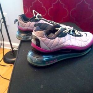 Women’s / men’s running or workout shoes